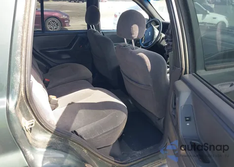 2001 Jeep Grand Cherokee Laredo z USA, uszkodzony, nr VIN 1J4GW48S61C573943